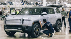 Primeiros caminhões Rivian R1S entregues ao CEO e CFO (imagem: Rivian/Twitter) 