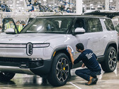 As primeiras entregas de SUV elétricos R1S têm como objetivo manter a promessa de lançamento do Rivian em dezembro