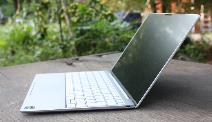 XPS 13 9315 variante low-end com um display FHD+ InfinityEdge brilhante e um Core i5-1230U energeticamente eficiente XPS 13 9315 variante low-end com um display FHD+ InfinityEdge brilhante e um Core i5-1230U energeticamente eficiente