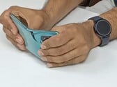 O Xiaomi Redmi Note 10 se rompe facilmente, como mostra o vídeo abaixo. (Fonte da imagem: Gupta Information System)