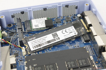 Há suporte para até duas unidades PCIe4 x4