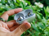 Fones de ouvido intra-auriculares leves com ANC, LDAC e áudio espacial — análise dos Huawei FreeBuds Neo