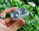 Fones de ouvido intra-auriculares leves com ANC, LDAC e áudio espacial — análise dos Huawei FreeBuds Neo