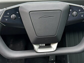 O design do volante é diferente (Fonte da imagem: Greggertruck/X)