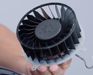 Parece que um terceiro tipo diferente de ventilador foi mostrado no vídeo oficial de desmontagem do PS5. (Fonte de imagem: Sony)