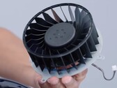 Parece que um terceiro tipo diferente de ventilador foi mostrado no vídeo oficial de desmontagem do PS5. (Fonte de imagem: Sony)