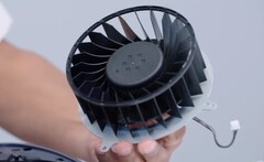 Parece que um terceiro tipo diferente de ventilador foi mostrado no vídeo oficial de desmontagem do PS5. (Fonte de imagem: Sony)