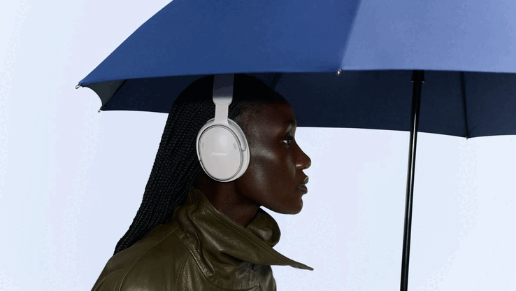 A duração da bateria é estimada em até 24 horas, ou 18 horas com o Immersive Audio ativado, sendo que um carregamento rápido de 15 minutos adiciona 2,5 horas de autonomia.