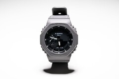 A colaboração Casio G-Shock x Ron Herman (na foto) vem com um esquema de cores preto e cinza. (Fonte da imagem: Ron Herman)