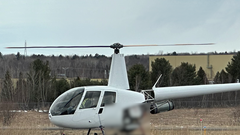 Helicóptero R44 durante o teste de solo (Fonte da imagem: Robinson Helicopter Company)