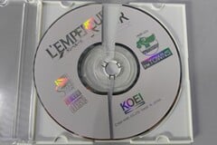 O CD que se quebrou enquanto era cuidadosamente limpo e polido.