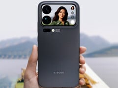A Xiaomi mostrou vários recursos práticos da tela traseira mágica da série 17 Pro. Na foto: o recurso de selfie da câmera traseira. (Fonte da imagem: Xiaomi - editado) 