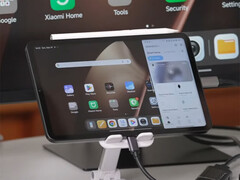 O Xiaomi Pad Mini conectado a um monitor externo por meio de uma de suas portas USB 3.2 Type-C. (Fonte da imagem: Xiaomi)