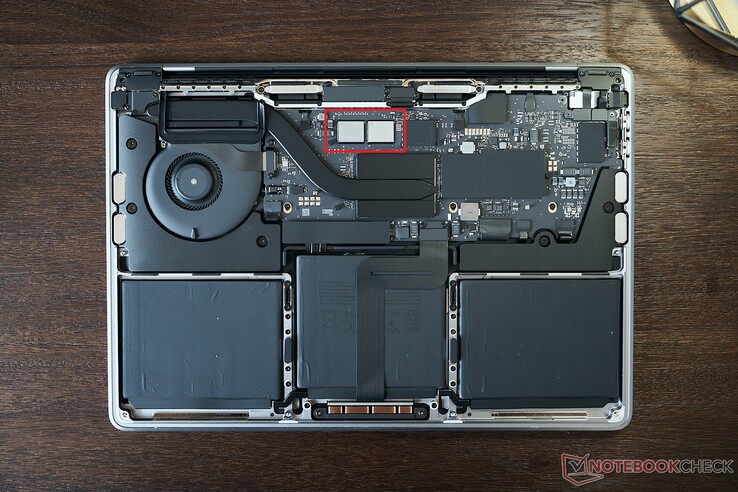 2022 Apple MacBook Pro 13 com chip M2 e 1 TB SSD - dois chips de armazenamento.