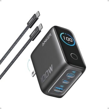 O carregador Anker (100 W, 3 portas, Smart Display) vem com duas portas USB-C, uma porta USB-A, pinos dobráveis e um cabo USB-C incluso. (Fonte da imagem: Anker)