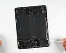 O iPad Apple é quase impossível de consertar, e as peças de reposição caras tornam os reparos menos atraentes. (Fonte da imagem: iFixit)