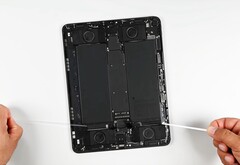 O iPad Apple é quase impossível de consertar, e as peças de reposição caras tornam os reparos menos atraentes. (Fonte da imagem: iFixit)