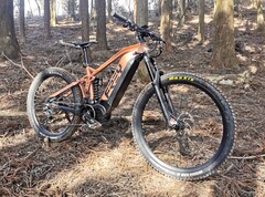 A muito poderosa bicicleta de montanha elétrica Frey Beast deve chegar ao mercado de e-bike quente vermelho no próximo ano (Imagem: Electrek)