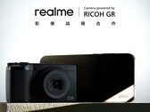 É oficial: Uma parceria entre a Realme e a Ricoh GR já está preparando a câmera do GT8 Pro para competir com o Xiaomi 17 Pro e o Oppo Find X9 Pro. (Fonte da imagem: Ricoh/Realme)