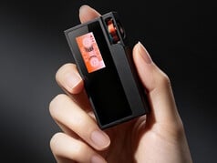 O leve Shanling UA6 II possui um prático botão giratório para menu e volume.