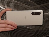 O Sony Xperia 5 IV é compacto pelos padrões modernos; vem com um display de 6,1 polegadas de tamanho. (Fonte da imagem: Sony/Unsplash - editado)