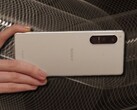 O Sony Xperia 5 IV é compacto pelos padrões modernos; vem com um display de 6,1 polegadas de tamanho. (Fonte da imagem: Sony/Unsplash - editado)