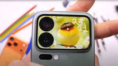 O Xiaomi 17 Pro e sua tela secundária na parte traseira enfrentam um teste de durabilidade (Fonte da imagem: JerryRigEverything)