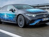 Um protótipo do EQB com alcance de 750 milhas a partir de uma bateria de estado sólido. (Fonte da imagem: Mercedes-Benz)