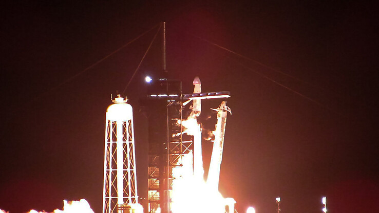 O foguete Falcon 9 que decolou em 3 de março de 2024. (Fonte da imagem: Spectrum News / Anthony Leone)