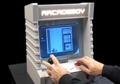 O Arcadeboy transforma o Game Boy em uma máquina de fliperama com tela de 12 polegadas (Fonte da imagem: Chris Fletcher)