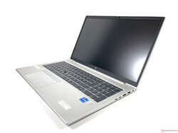 Revisão do EliteBook 850 G8 da HP. Dispositivo fornecido por cortesia da: Loja HP