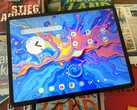 O Teclast Art Pad Pro também vem com uma caneta stylus com 4096 níveis de pressão e um adaptador de energia de 30 watts. (Fonte da imagem: Notebookcheck)