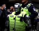 O PM01, da empresa Engine AI, foi o primeiro robô humanoide em serviço policial. (Fonte da imagem: CGTN)