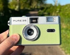 O Pure35 está disponível em verde, roxo e preto.