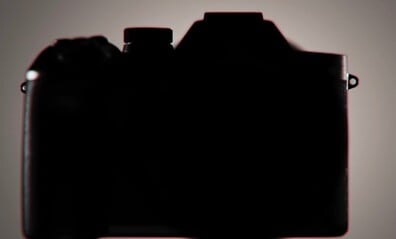 A silhueta da Sony RX10 V é bem diferente...