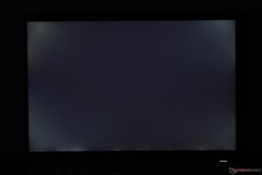 O sangramento da luz de fundo é aparente em nossa unidade de teste HP EliteBook X G1i 14 (Fonte da imagem: Notebookcheck)