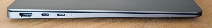Esquerda: HDMI 2.1, 2x USB-C 4.0 com Thunderbolt 4 (40 GBit/s, modo DisplayPort ALT, Power Delivery)