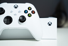 Até mesmo o humilde controle do Xbox deve ser atualizado no meio da geração. (Fonte da imagem: Mika Baumeister)