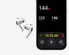 Uma imagem do Apple AirPods Pro 3 ao lado de um iPhone