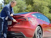O desempenho do Model 3 supera suas próprias estimativas de alcance (imagem: Top Gear/YT)