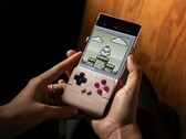 O GameSir Pocket 1 Vertical adiciona controles no estilo Game Boy aos smartphones. (Fonte da imagem: GameSir)