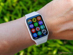 A Smart Band 10 Pro (foto) possui uma tela AMOLED de 1,74 polegadas