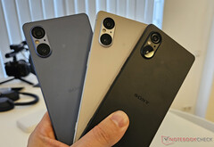 O Xperia 5 V em suas três cores de lançamento. (Fonte da imagem: Notebookcheck)