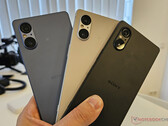 O Xperia 5 V em suas três cores de lançamento. (Fonte da imagem: Notebookcheck)