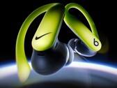 O Powerbeats Pro 2 - Nike Special Edition apresenta os logotipos da Beats e da Nike em cada fone de ouvido.