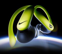 O Powerbeats Pro 2 - Nike Special Edition apresenta os logotipos da Beats e da Nike em cada fone de ouvido.