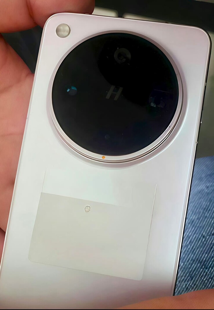 De acordo com uma fonte conhecida, esta é uma foto real da câmera Hasselblad no Oppo Find X8 Ultra.