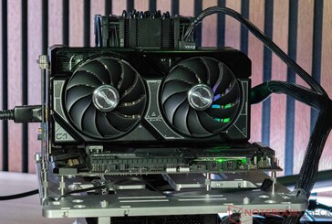 A ASUS Dual GeForce RTX 4060 Ti OC durante o teste de emissão de ruído