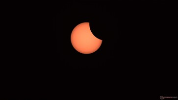 Eclipse solar parcial no modo astro com filtro astro (Fonte da imagem: Marc Zander / Notebookcheck)