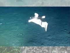 Uma imagem do robô no fundo do oceano (Fonte da imagem: a equipe de pesquisa; editado)